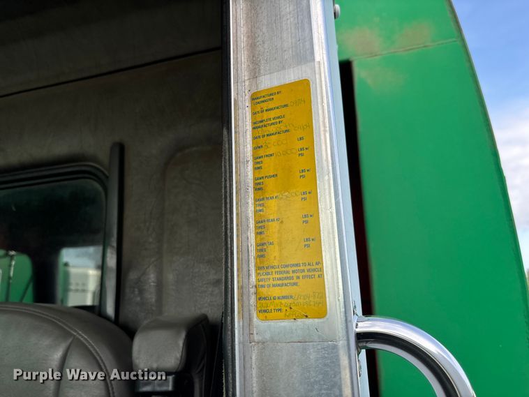 image for item FC4684 2005 Kenworth T300 refuse truck
