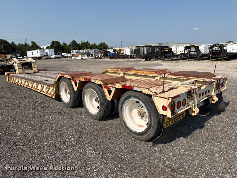 image for item FI0326 2007 Trail King lowboy equipment trailer