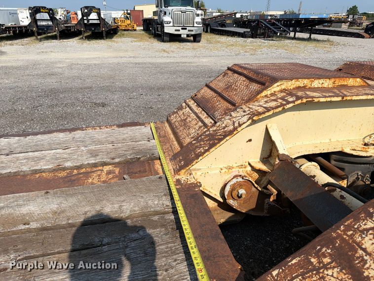 image for item FI0326 2007 Trail King lowboy equipment trailer