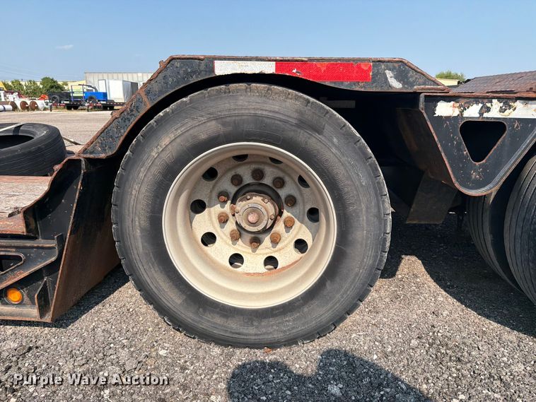 image for item FI0330 2009 Trail King lowboy equipment trailer