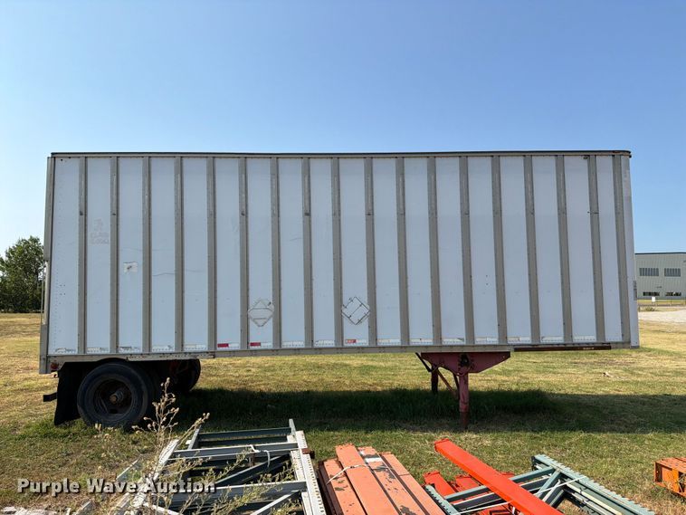 image for item FI0340 1997 Road Systems CF28102 dry van trailer