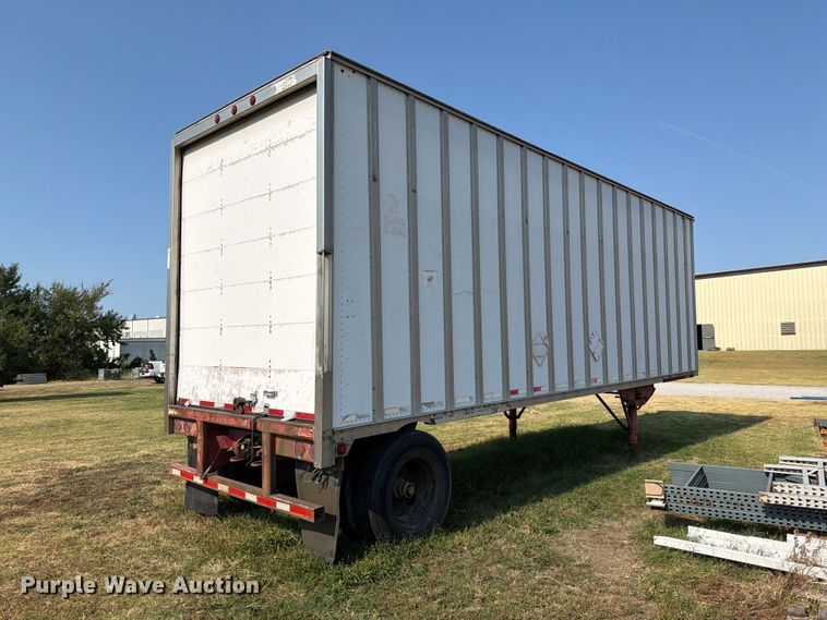 image for item FI0340 1997 Road Systems CF28102 dry van trailer