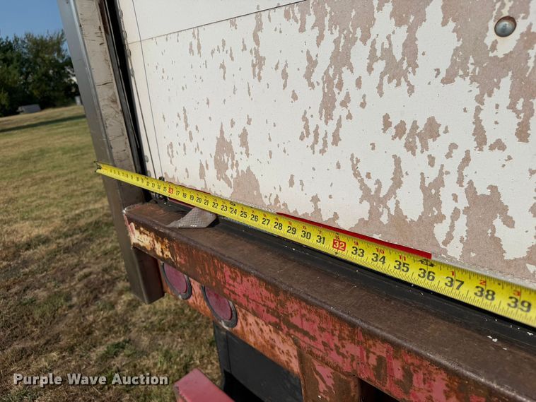 image for item FI0340 1997 Road Systems CF28102 dry van trailer