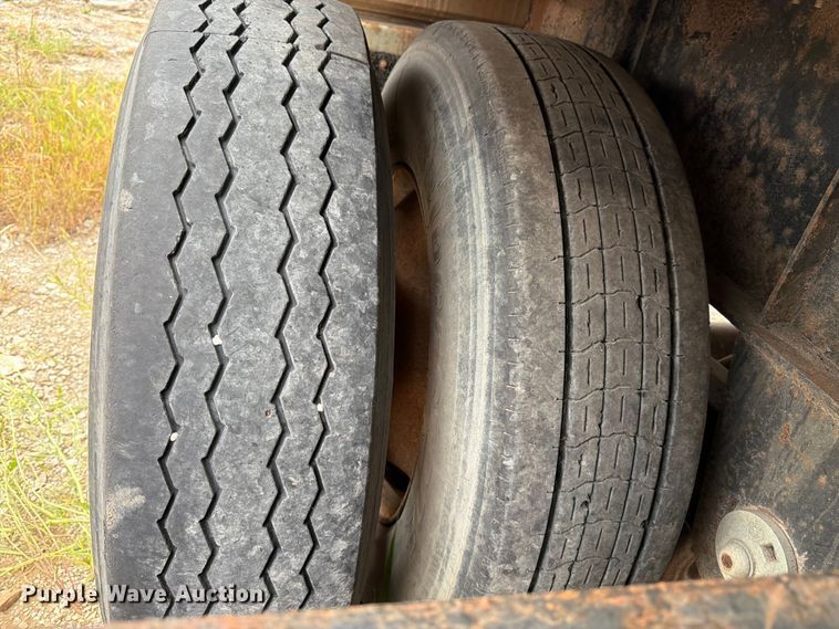 image for item FK3301 2007 Fontaine 1FTW-7-8048WSAWK flatbed trailer