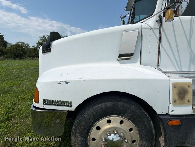 image for item FK3318 1986 Kenworth T600 