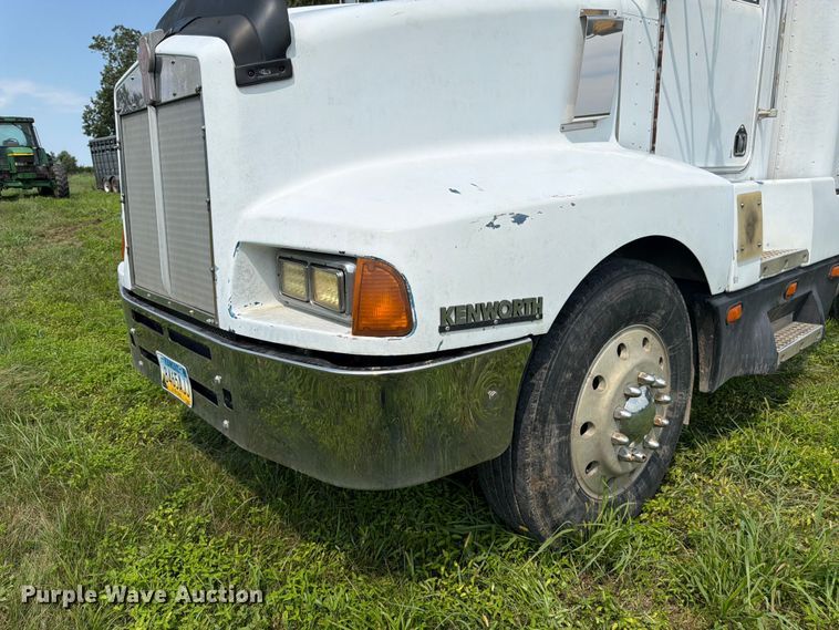 image for item FK3318 1986 Kenworth T600 