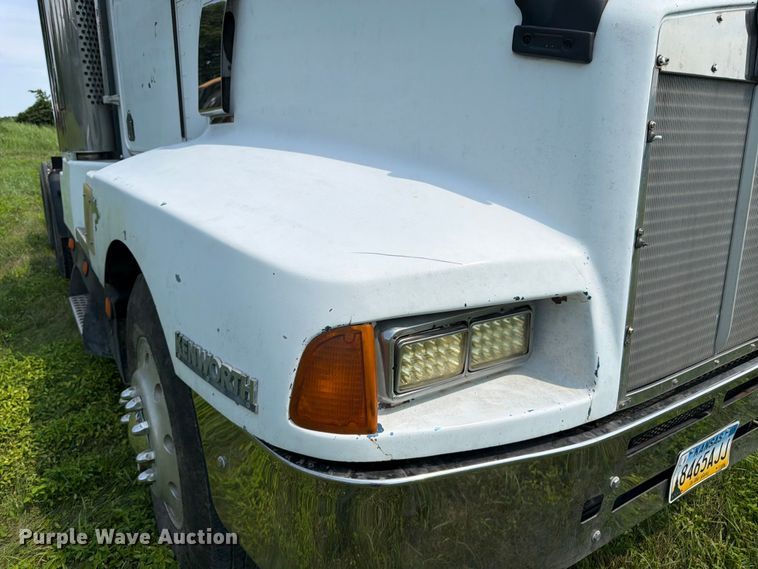 image for item FK3318 1986 Kenworth T600 