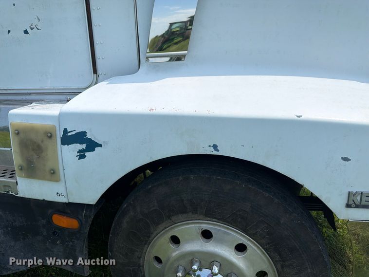 image for item FK3318 1986 Kenworth T600 