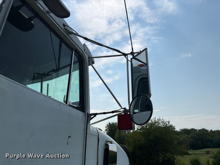 image for item FK3318 1986 Kenworth T600 