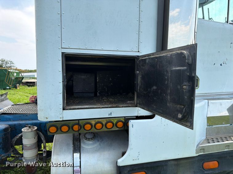 image for item FK3318 1986 Kenworth T600 