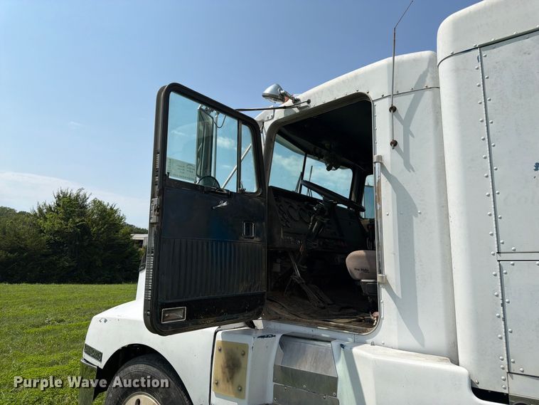 image for item FK3318 1986 Kenworth T600 