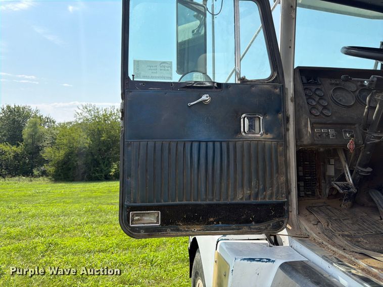 image for item FK3318 1986 Kenworth T600 