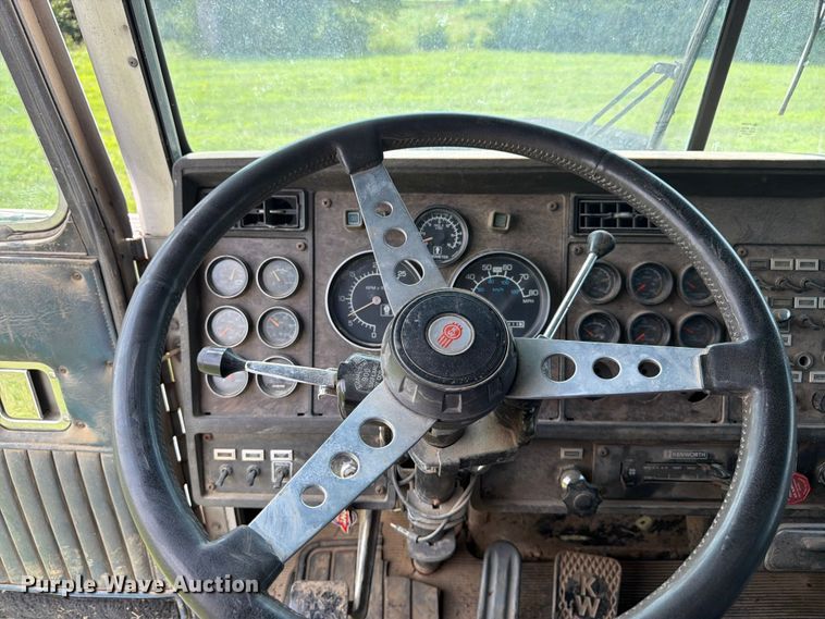 image for item FK3318 1986 Kenworth T600 
