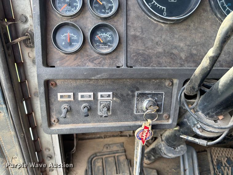 image for item FK3318 1986 Kenworth T600 