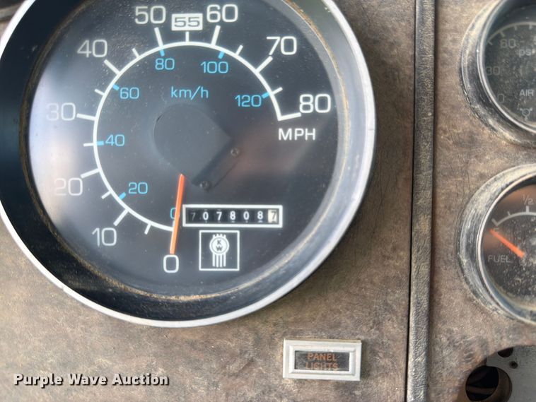 image for item FK3318 1986 Kenworth T600 