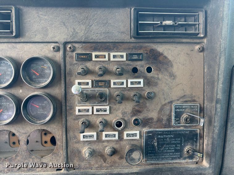 image for item FK3318 1986 Kenworth T600 