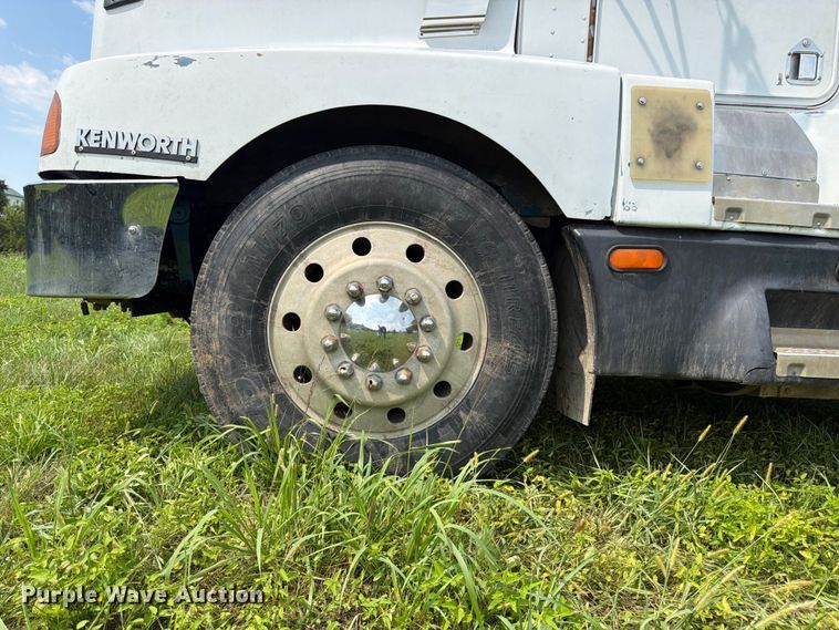 image for item FK3318 1986 Kenworth T600 
