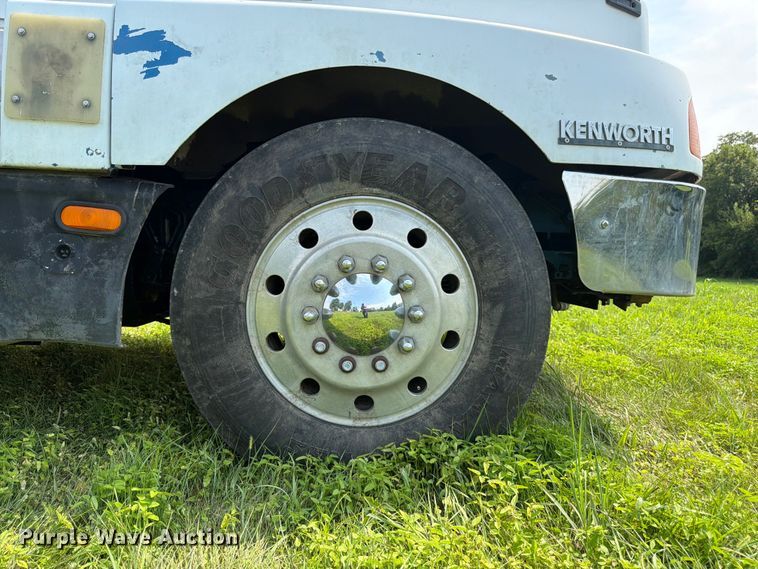 image for item FK3318 1986 Kenworth T600 