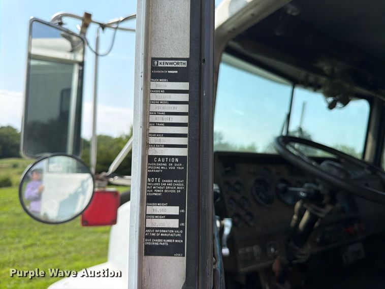 image for item FK3318 1986 Kenworth T600 