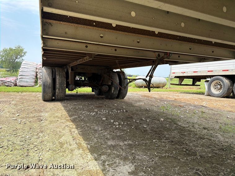 image for item FK3555 2005 Utility Trailer Manufacturer 3000R refrigerated van trailer