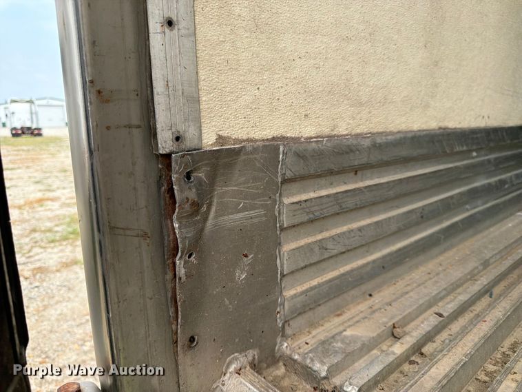 image for item FK3556 2005 Utility Trailer Manufacturer 3000R refrigerated van trailer