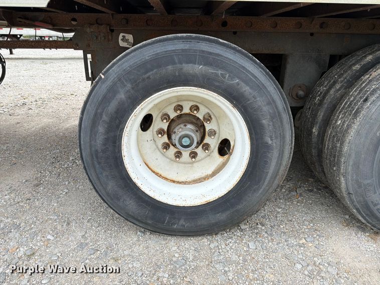 image for item FK3556 2005 Utility Trailer Manufacturer 3000R refrigerated van trailer