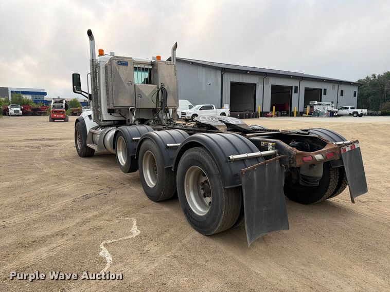 image for item FK3569 2019 Peterbilt 567 semi truck