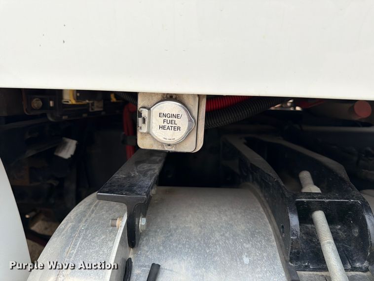 image for item FK3569 2019 Peterbilt 567 semi truck