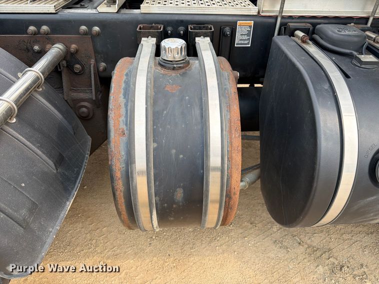 image for item FK3569 2019 Peterbilt 567 semi truck