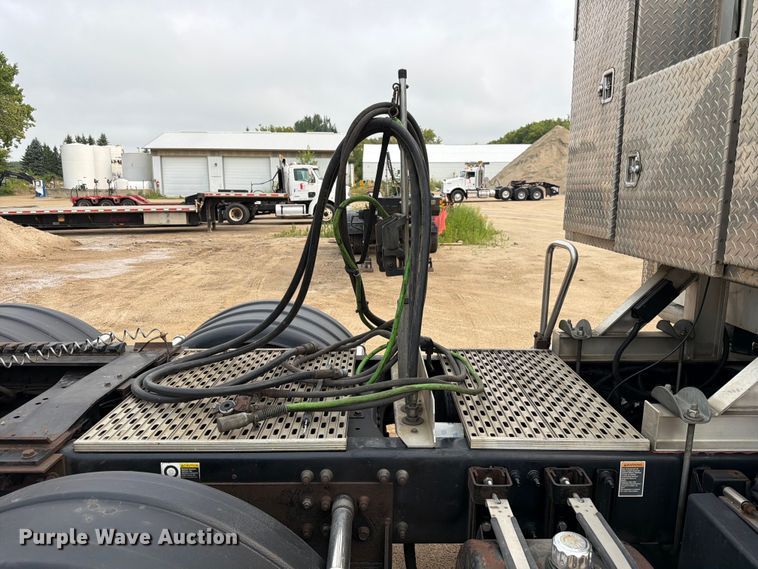 image for item FK3569 2019 Peterbilt 567 semi truck