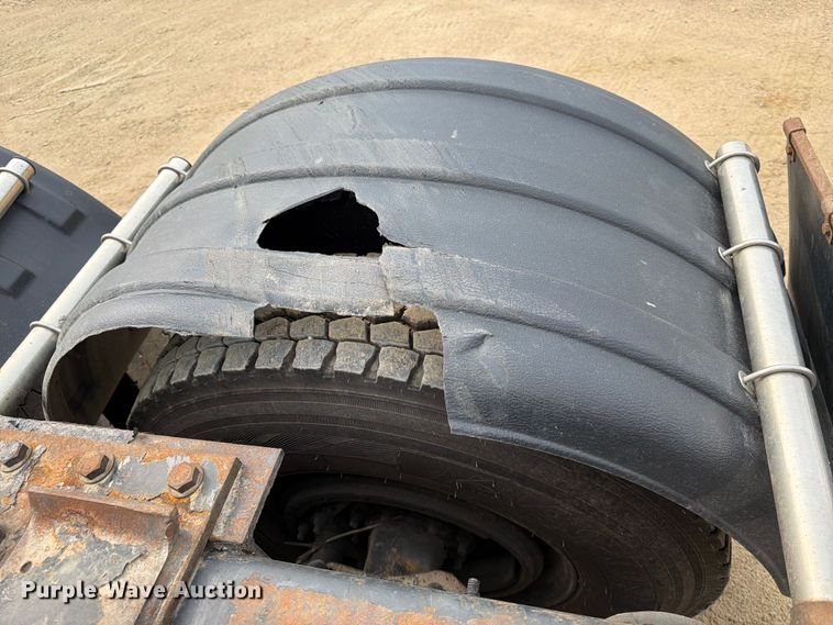 image for item FK3569 2019 Peterbilt 567 semi truck