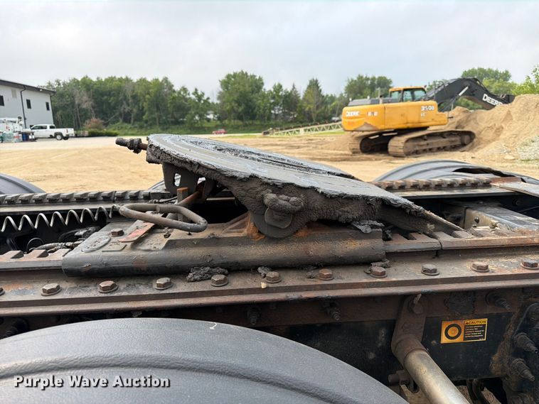 image for item FK3569 2019 Peterbilt 567 semi truck