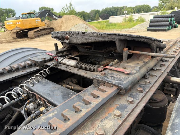 image for item FK3569 2019 Peterbilt 567 semi truck