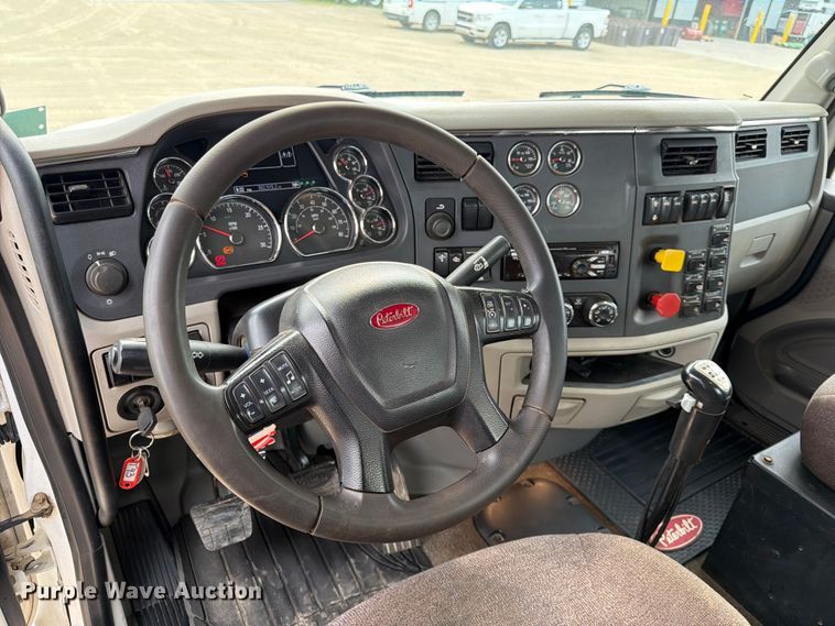 image for item FK3569 2019 Peterbilt 567 semi truck