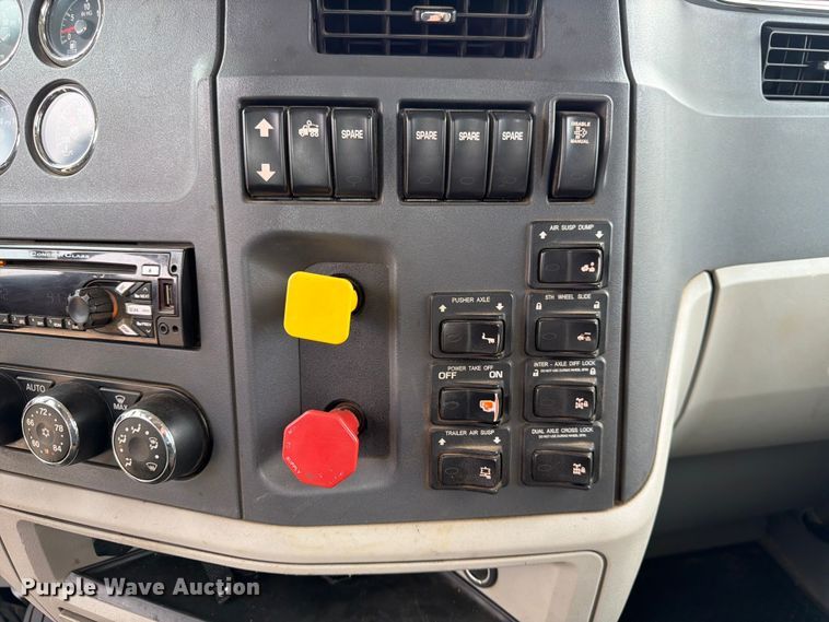 image for item FK3569 2019 Peterbilt 567 semi truck