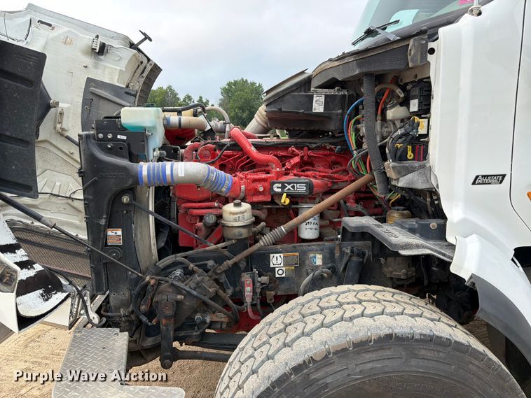 image for item FK3569 2019 Peterbilt 567 semi truck