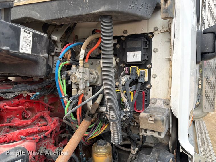 image for item FK3569 2019 Peterbilt 567 semi truck