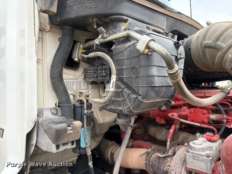 image for item FK3569 2019 Peterbilt 567 semi truck