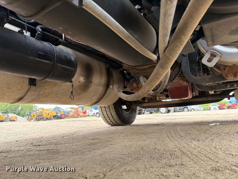 image for item FK3569 2019 Peterbilt 567 semi truck