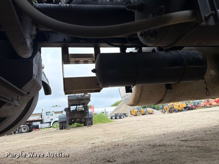 image for item FK3569 2019 Peterbilt 567 semi truck