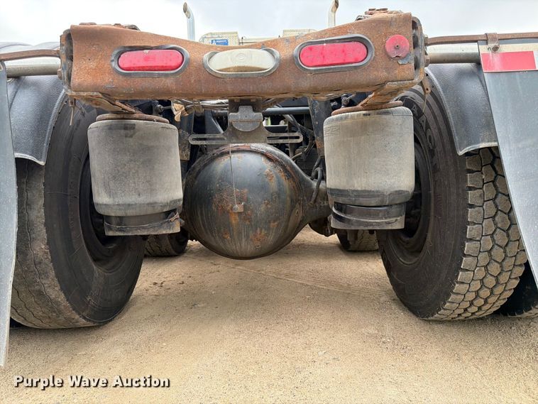 image for item FK3569 2019 Peterbilt 567 semi truck