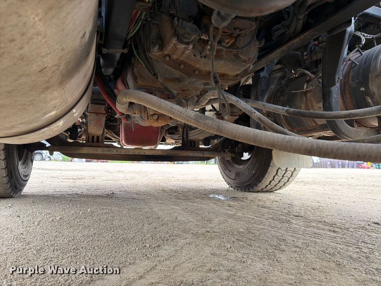 image for item FK3569 2019 Peterbilt 567 semi truck