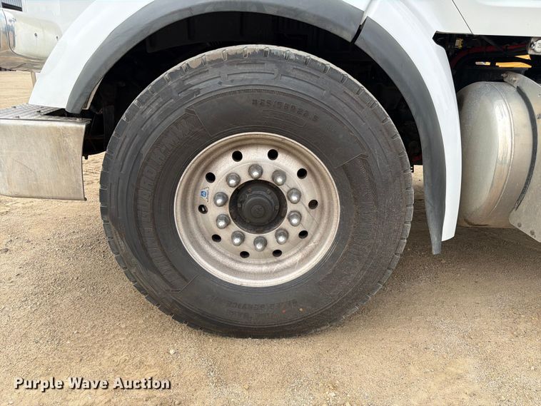 image for item FK3569 2019 Peterbilt 567 semi truck