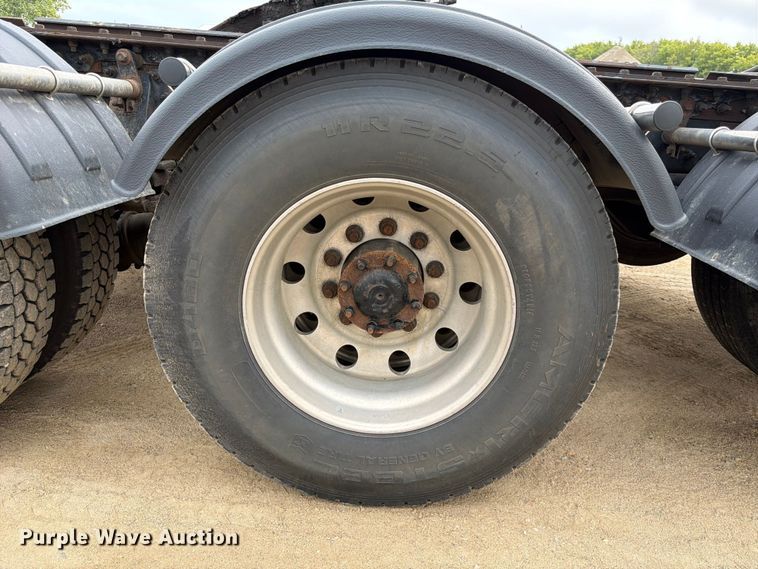 image for item FK3569 2019 Peterbilt 567 semi truck