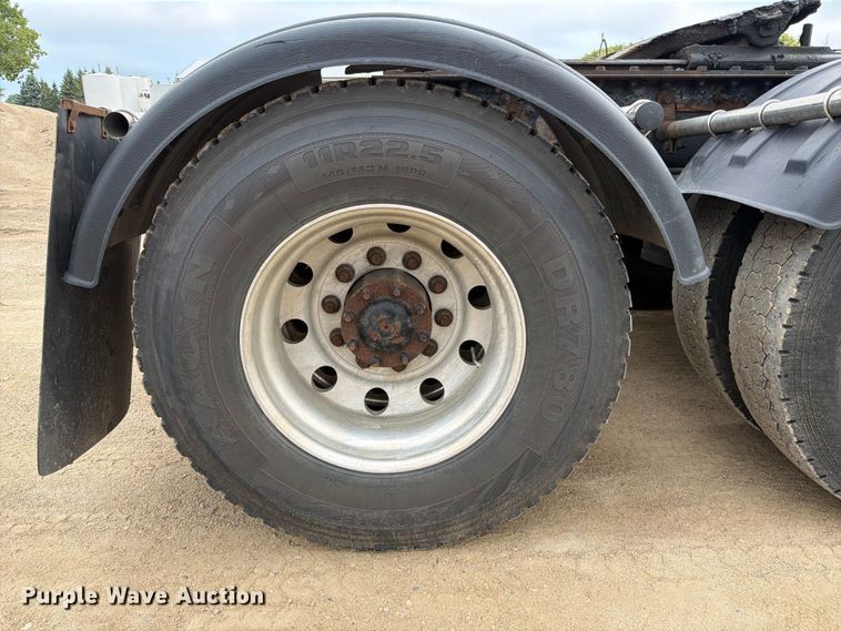 image for item FK3569 2019 Peterbilt 567 semi truck
