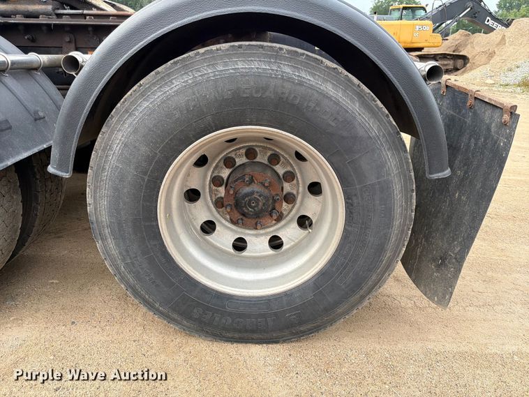 image for item FK3569 2019 Peterbilt 567 semi truck