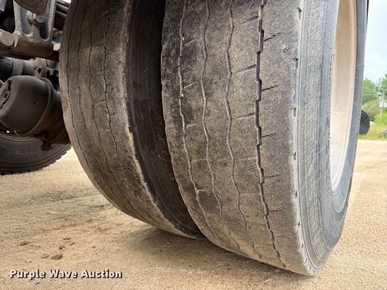 image for item FK3569 2019 Peterbilt 567 semi truck