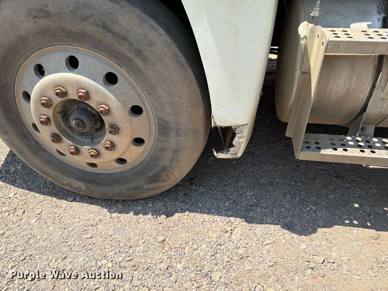 image for item FK4089 1996 Freightliner FLD 