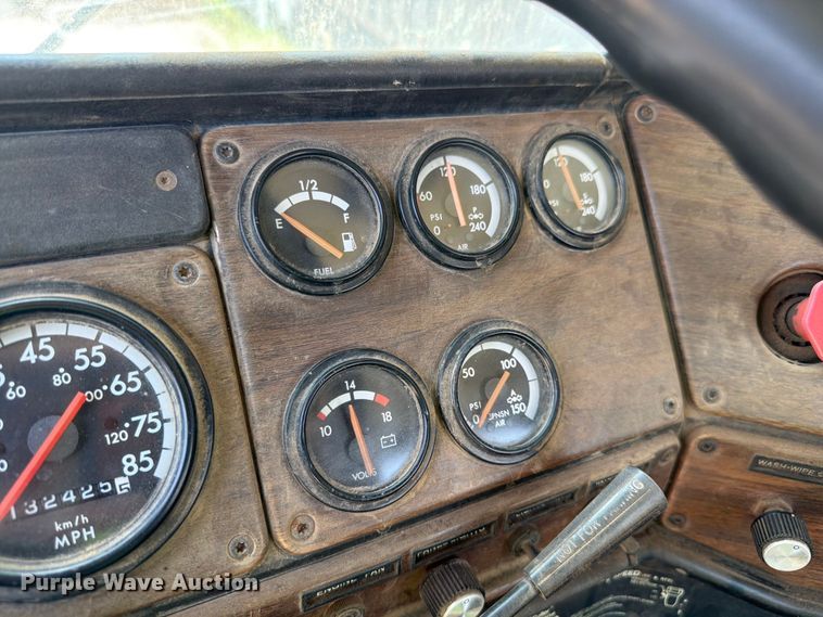 image for item FK4089 1996 Freightliner FLD 