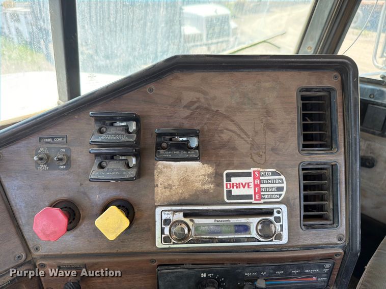 image for item FK4089 1996 Freightliner FLD 